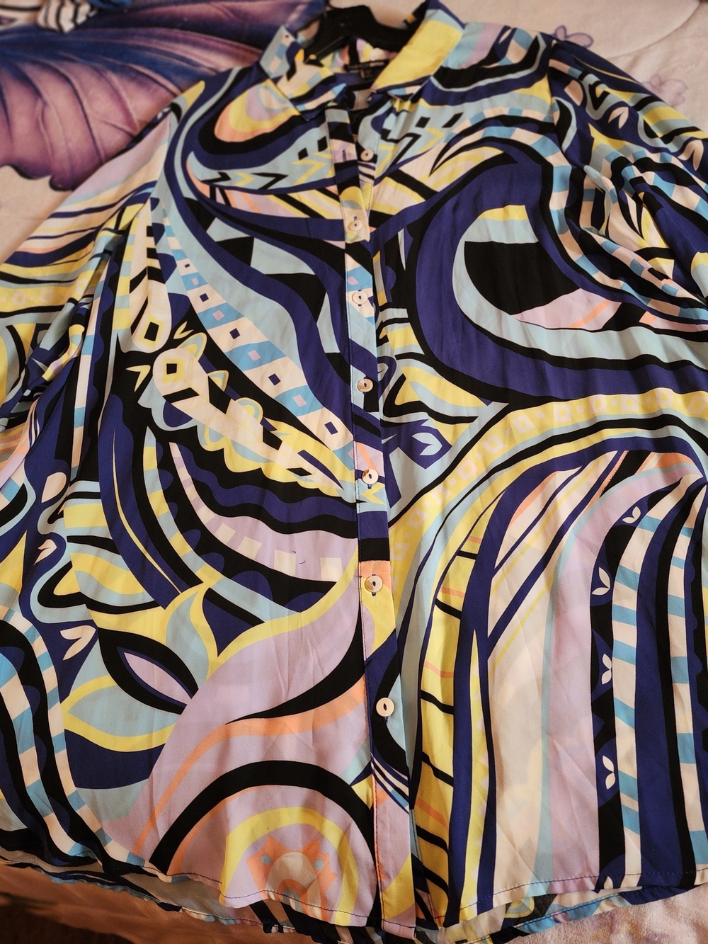 Men's Multicolor Abstract Button-Up Shirt - Picture 2 of 4
